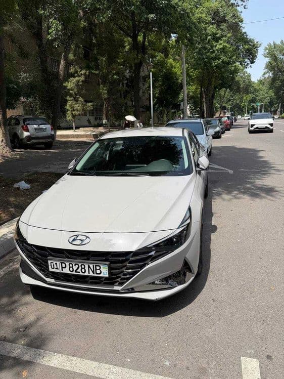 Продаю Hyundai Elantra 2021 — 1