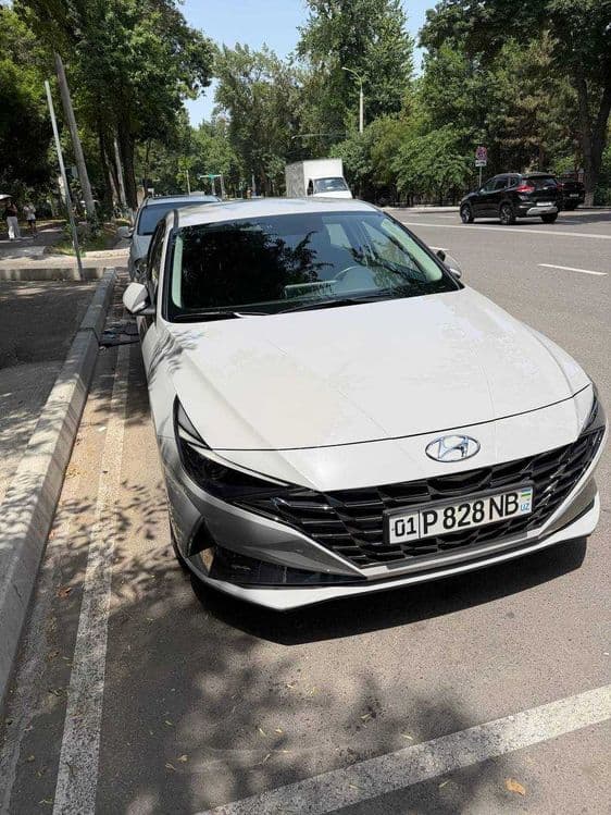 Продаю Hyundai Elantra 2021 — 2