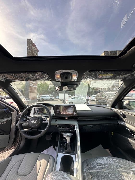 2026 Hyundai Elantra Exclusive — 3