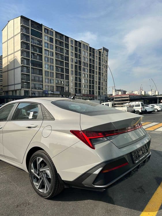 2026 Hyundai Elantra Exclusive — 4