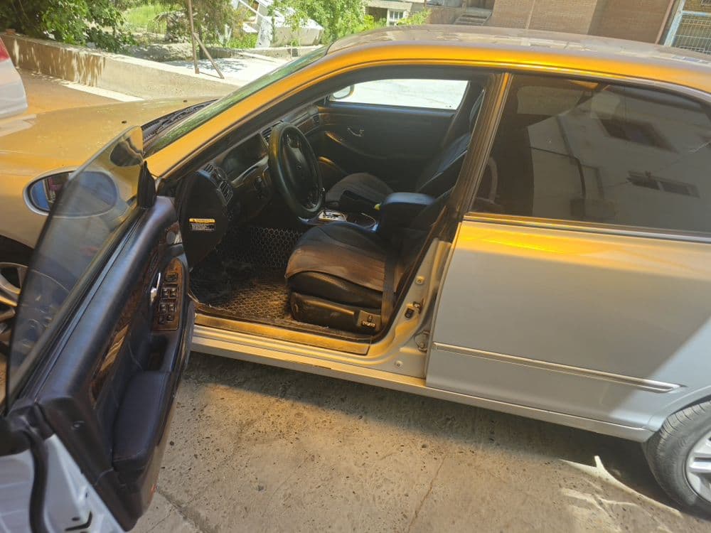 Hyundai Grandeur — 4