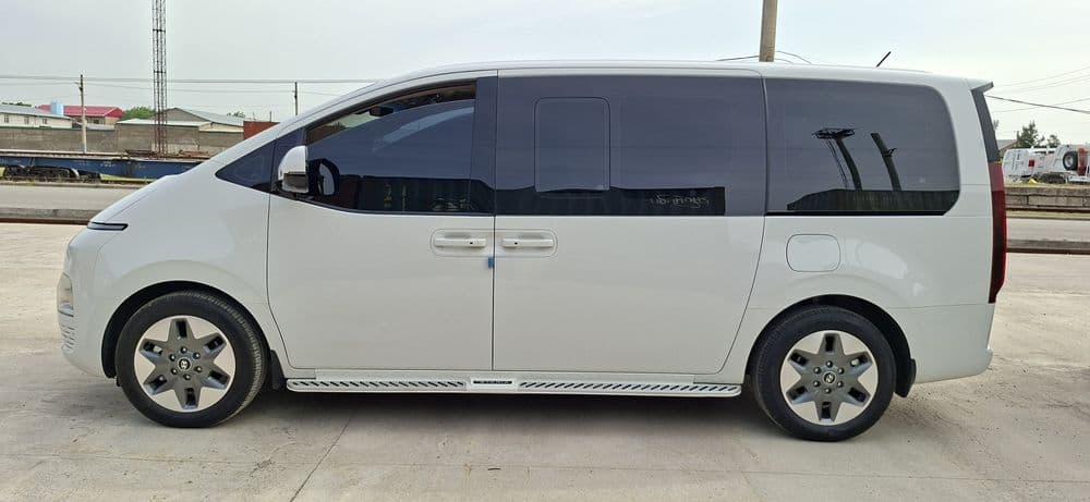 Hyundai Staria 1,6 Turbo Hybrid — 2