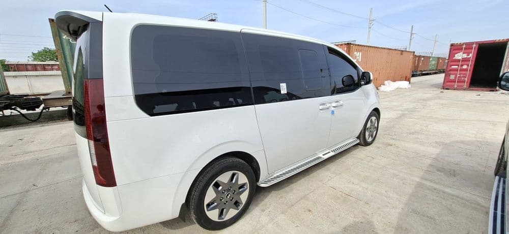 Hyundai Staria 1,6 Turbo Hybrid — 3