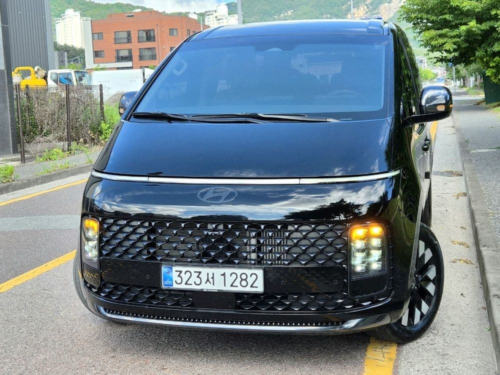 Hyundai Staria 1.6 Turbo Hybrid Lounge — 2