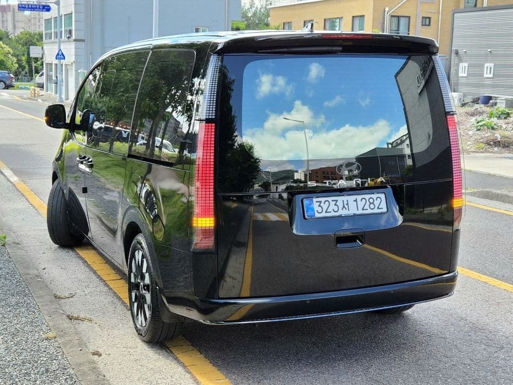 Hyundai Staria 1.6 Turbo Hybrid Lounge — 3