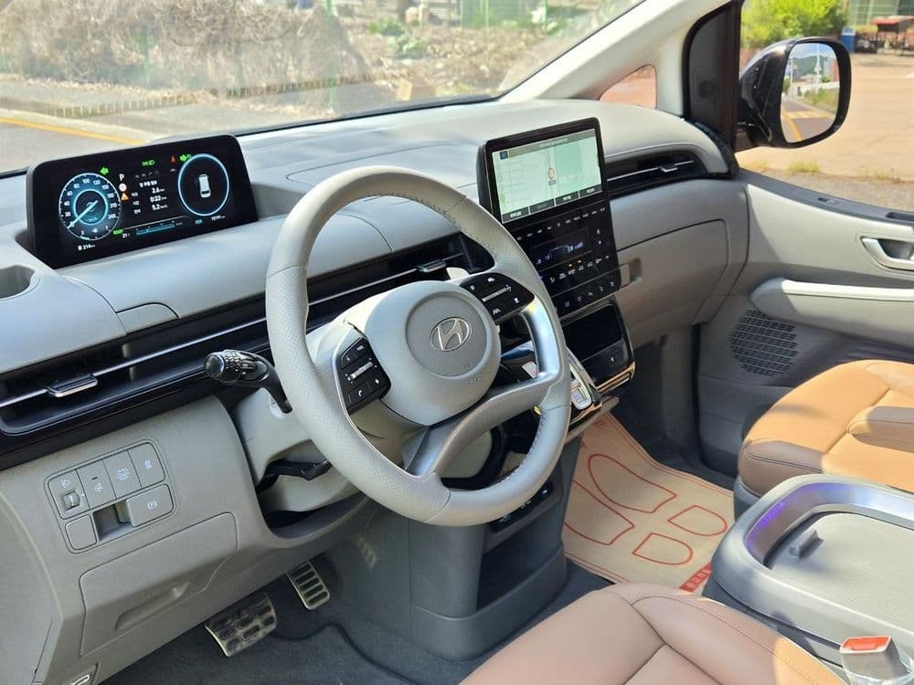 Hyundai Staria 1.6 Turbo Hybrid Lounge — 5