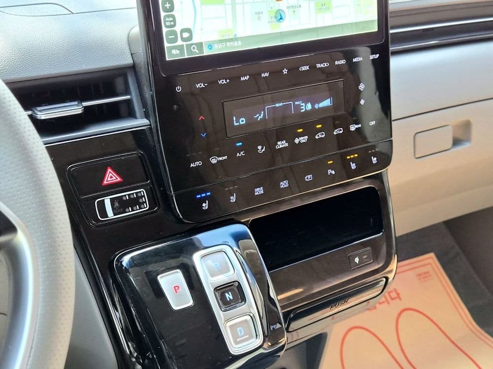 Hyundai Staria 1.6 Turbo Hybrid Lounge — 6