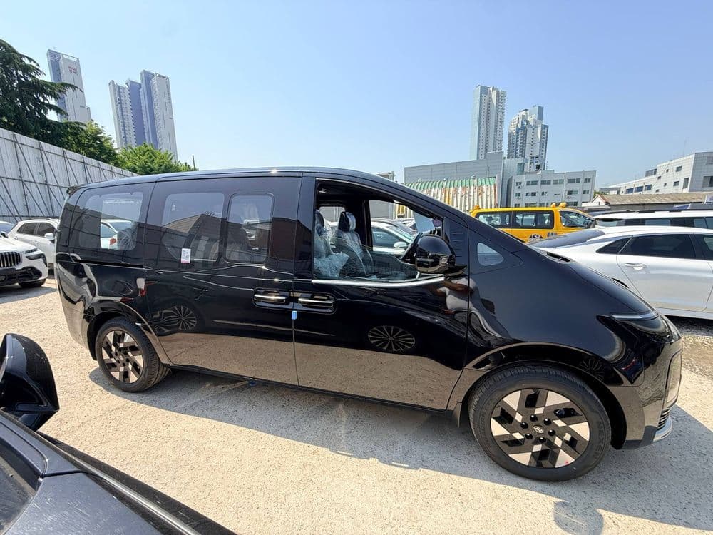 Hyundai Staria 1.6 Turbo Hybrid Lounge Inspiration — 2