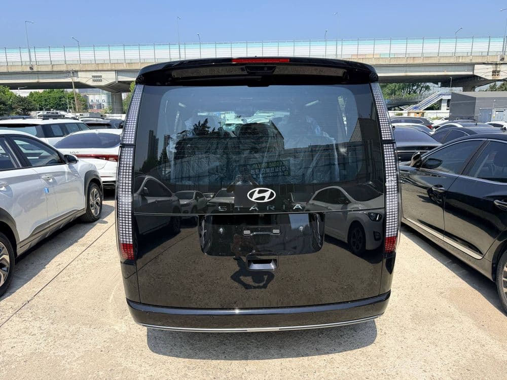 Hyundai Staria 1.6 Turbo Hybrid Lounge Inspiration — 3