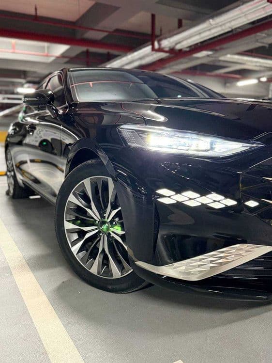 Срочно! Kia K8 3.5л AT 23г 26 тыс км чистая краска! Черный! — 3