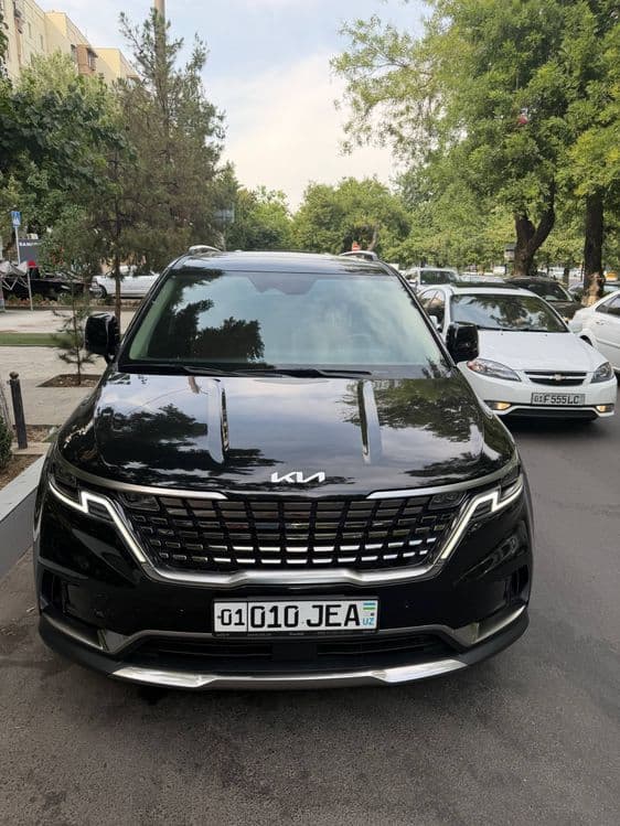 KIA Carnival, 2022 года, цвет: черный, пробег: 28 000 км, один хозяин. — 1