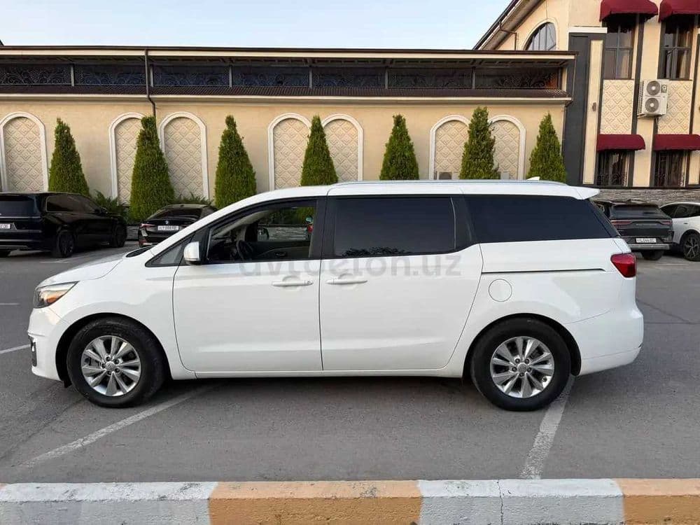 Продаётся Kia Sedona 2016 — 3