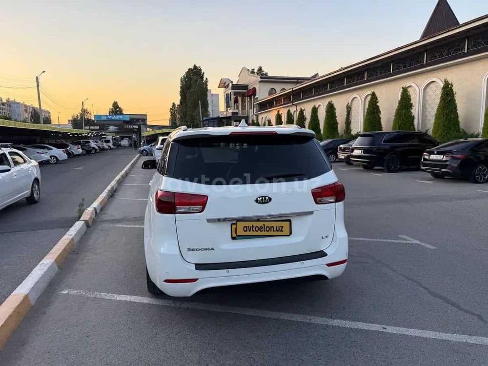 Продаётся Kia Sedona 2016 — 4