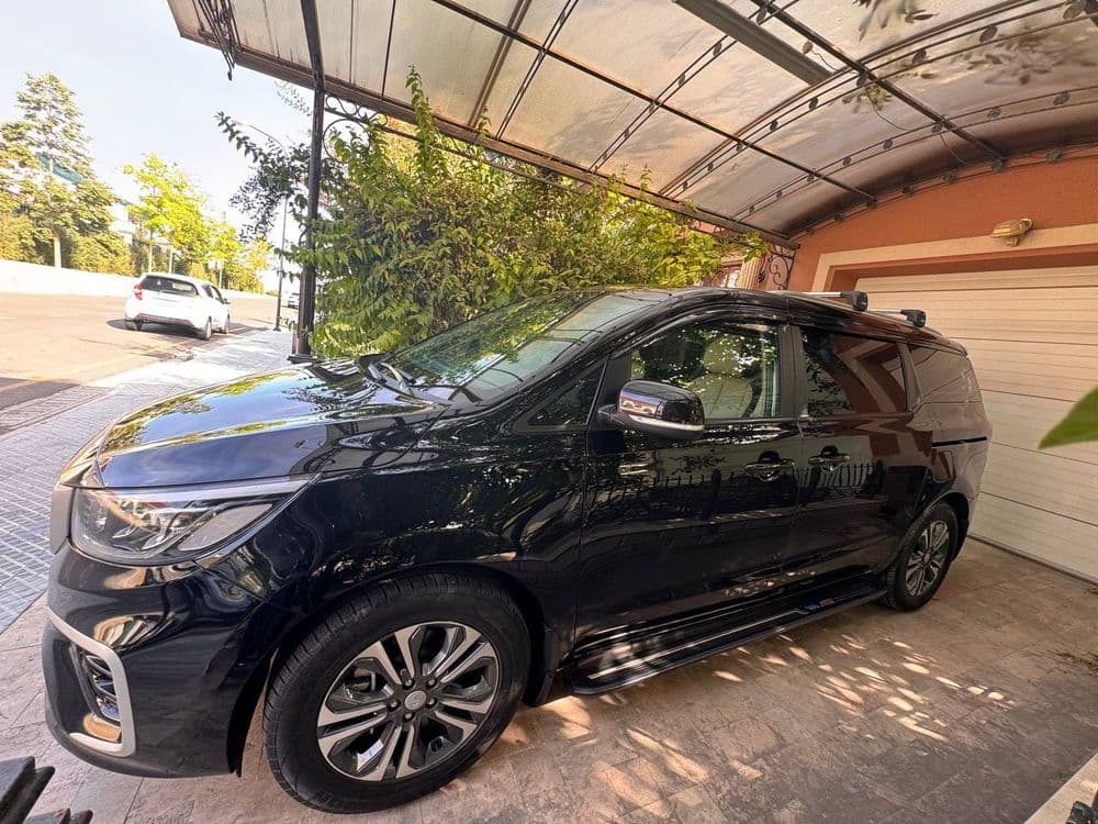 2020 Kia Carnival — 1