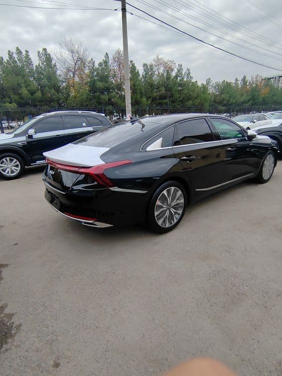 Автомобил киа к8 — 1