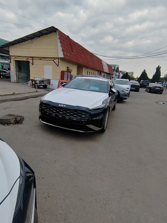 Автомобил киа к8 — 2