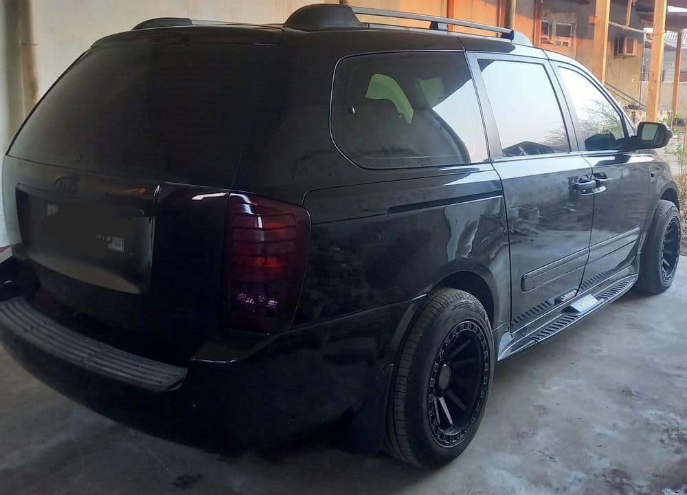Kia Grand Carnival Long ( Turbo disel 2.9 CRDI ) — 1