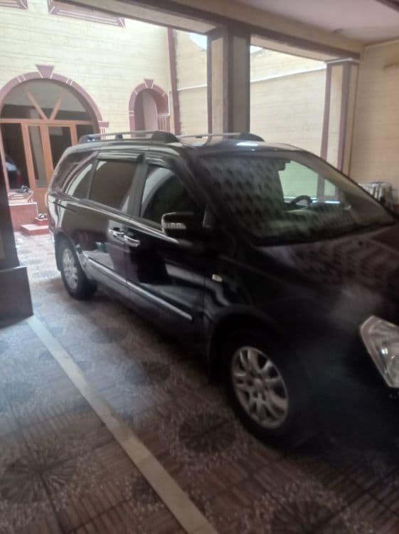Kia Carnival  qora — 3