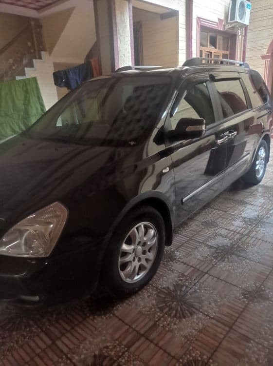 Kia Carnival  qora — 4