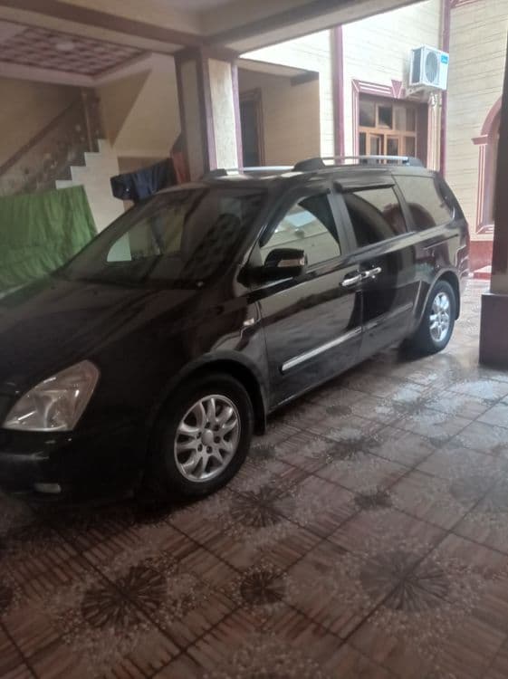 Kia Carnival  qora — 8