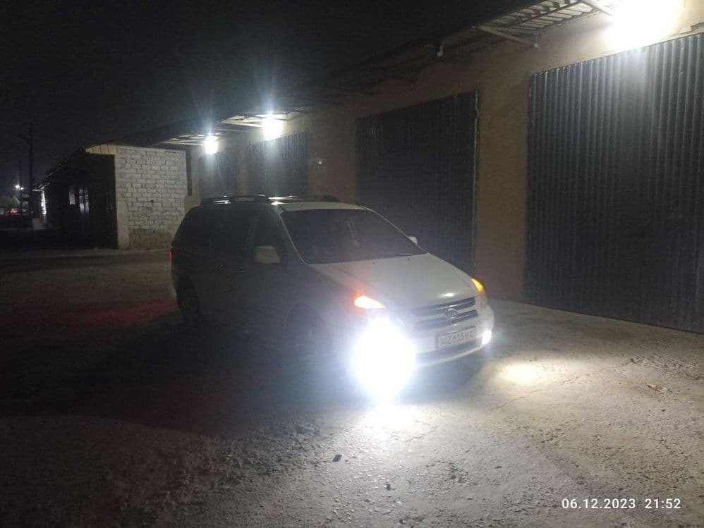 Kia Carnival 3.8 — 3