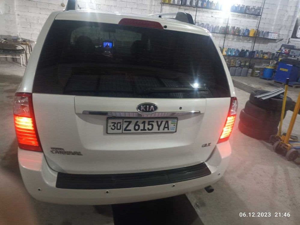 Kia Carnival 3.8 — 7