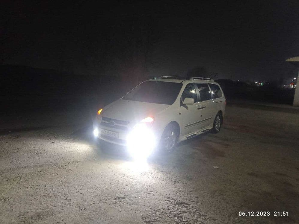 Kia Carnival 3.8 — 8