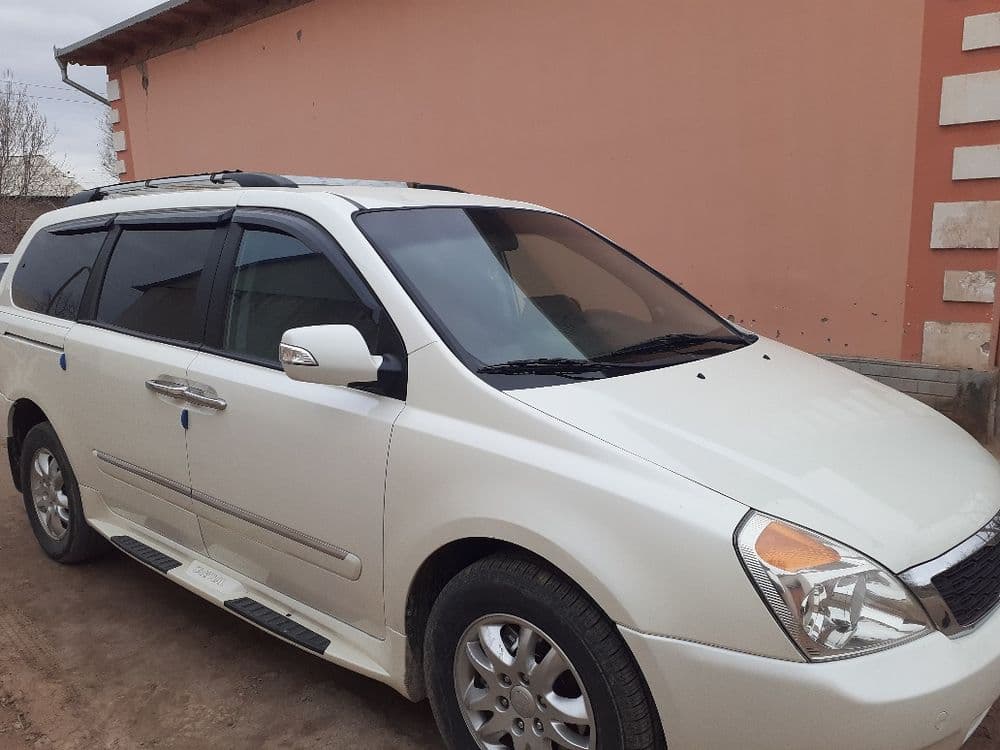 KIA Carnival 2010 — 2
