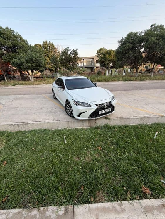 Автомобиль Lexus ES350 — 2