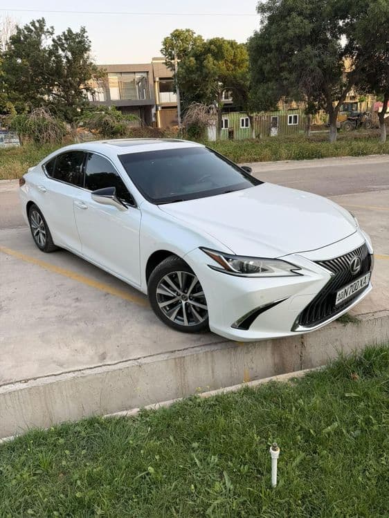 Автомобиль Lexus ES350 — 3