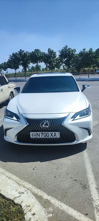 Автомобиль Lexus ES350 — 5