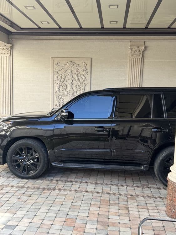 Lexus LX 570 sotiladi — 1