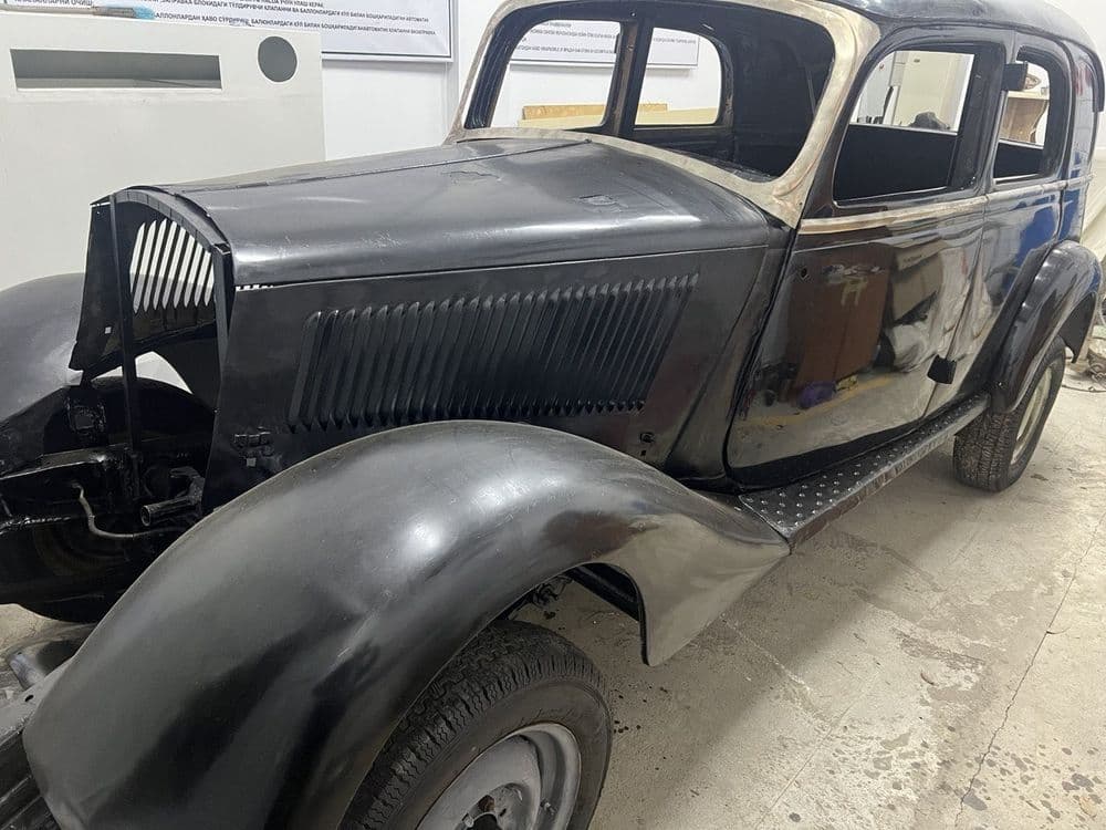 Мерседес бенц 1939года. 
(База W-136)модель редкая.
Тех/паспорт свой — 2
