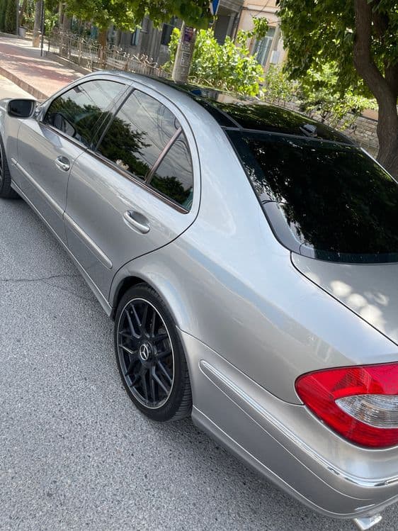 Mercedes Benz W211 — 1