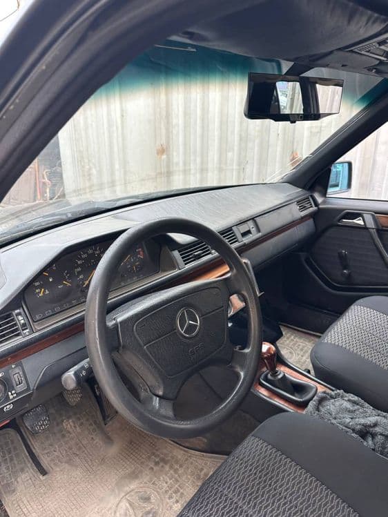 Mersedes bens w124 — 4