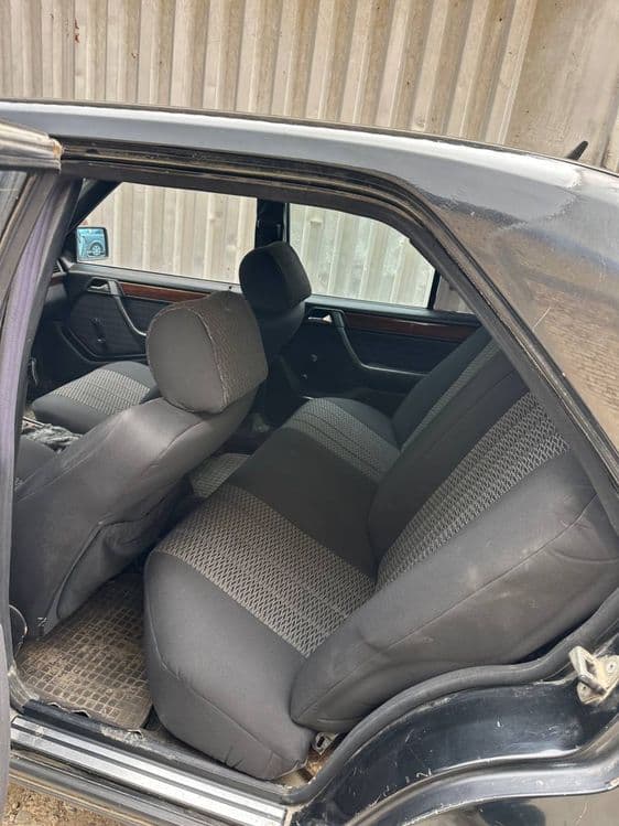 Mersedes bens w124 — 5