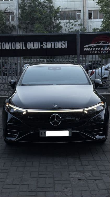 Mercedes Benz EQS450+ — 1