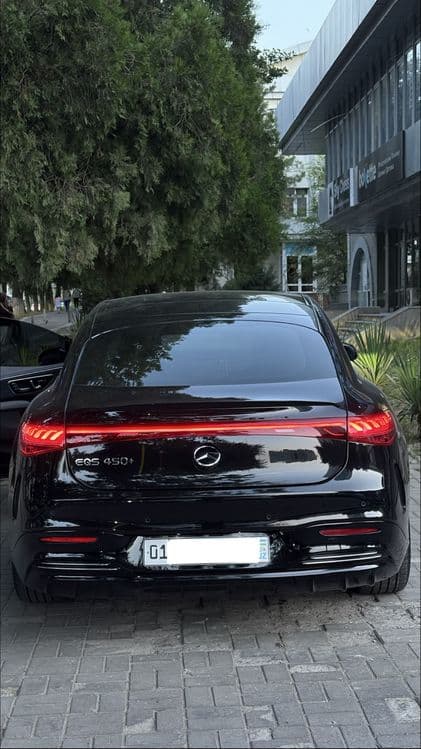 Mercedes Benz EQS450+ — 2