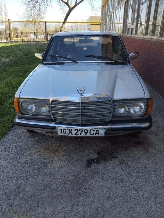 Продается Даймлер Бенс 1979 г 40000 сум — 1