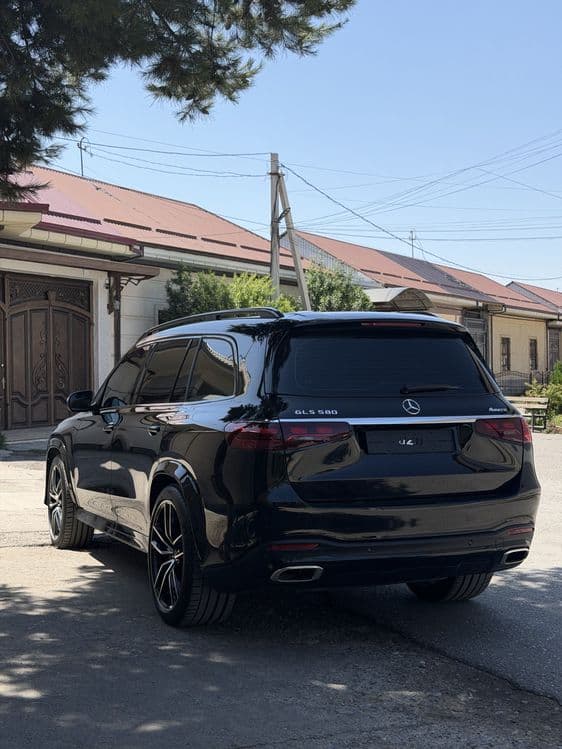 Mercedes Benz GLS 580 AMG — 2