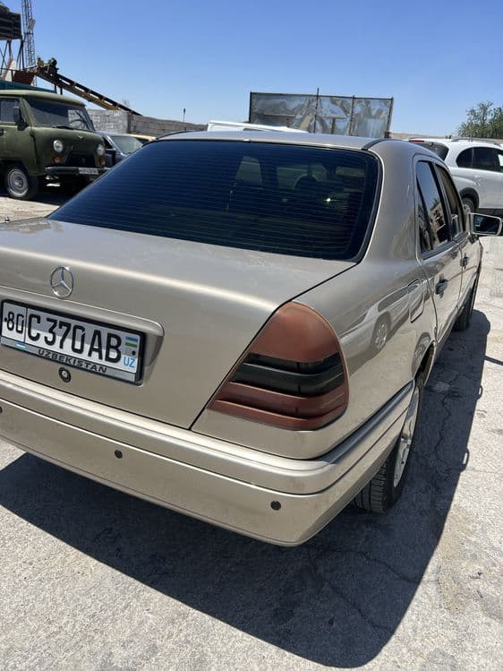 W202 sotiladi narxi kelishiladi — 3