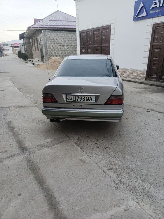 Mercedes-Benz 124 — 3