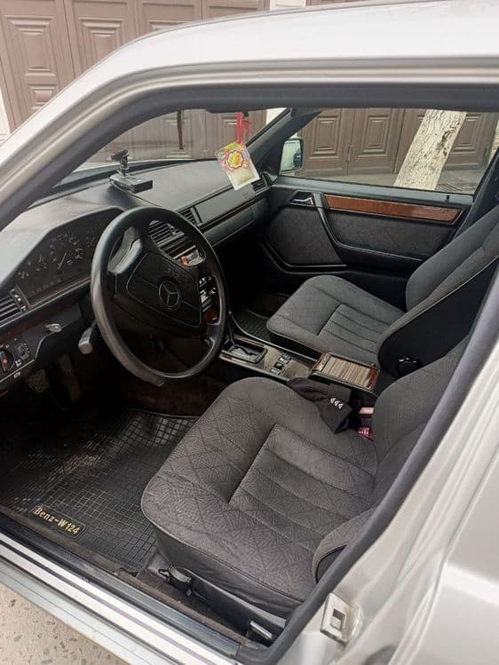 Mercedes-Benz 124 — 5