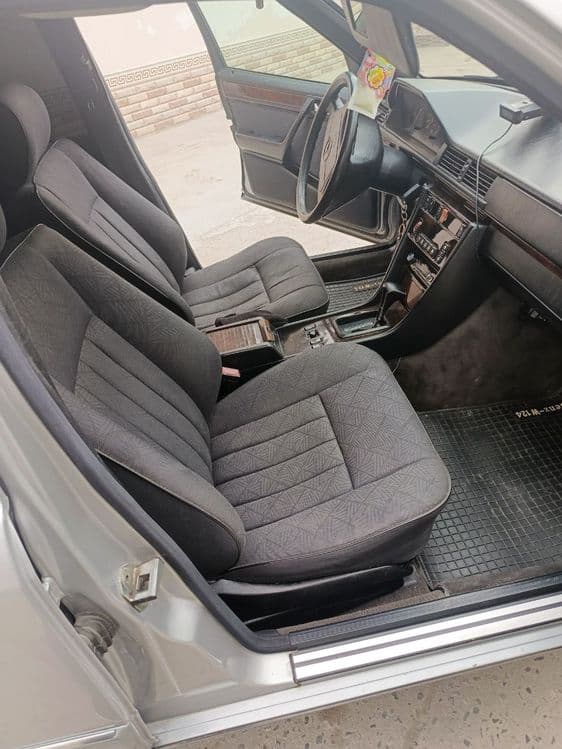 Mercedes-Benz 124 — 6