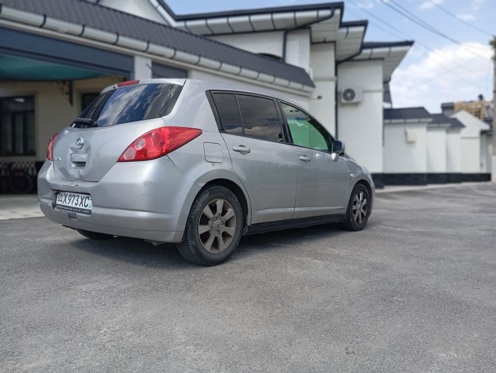 Nissan tida 1.6 2006 yil seriy maksimum 300$ li ishi bor narxi 5500$ — 3