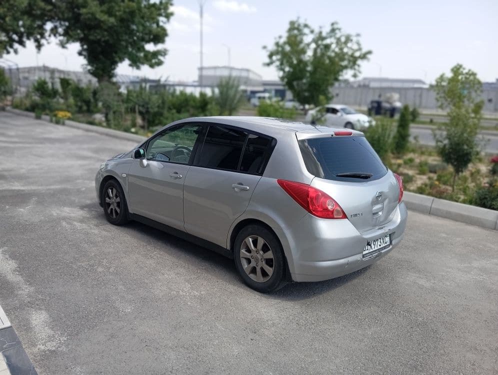 Nissan tida 1.6 2006 yil seriy maksimum 300$ li ishi bor narxi 5500$ — 4