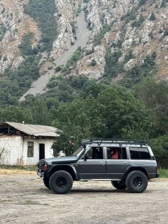 Nissan Patrol Y60 — 4