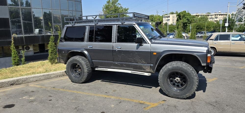 Nissan Patrol Y60 — 6