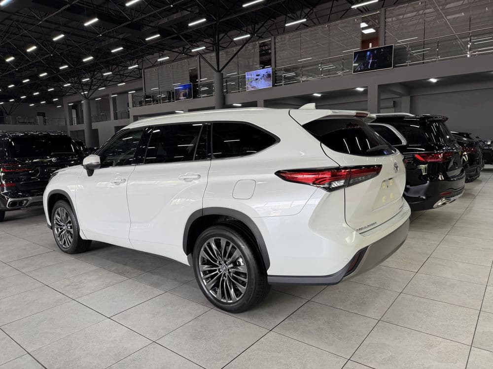 Toyota Highlander 2.5 HEV Limited E-Four — 4
