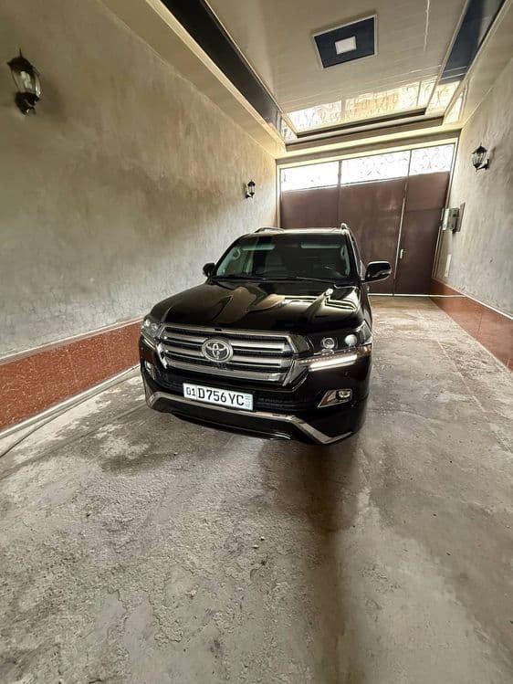 Tayota Land Cruiser 200 4.7 V8 — 1